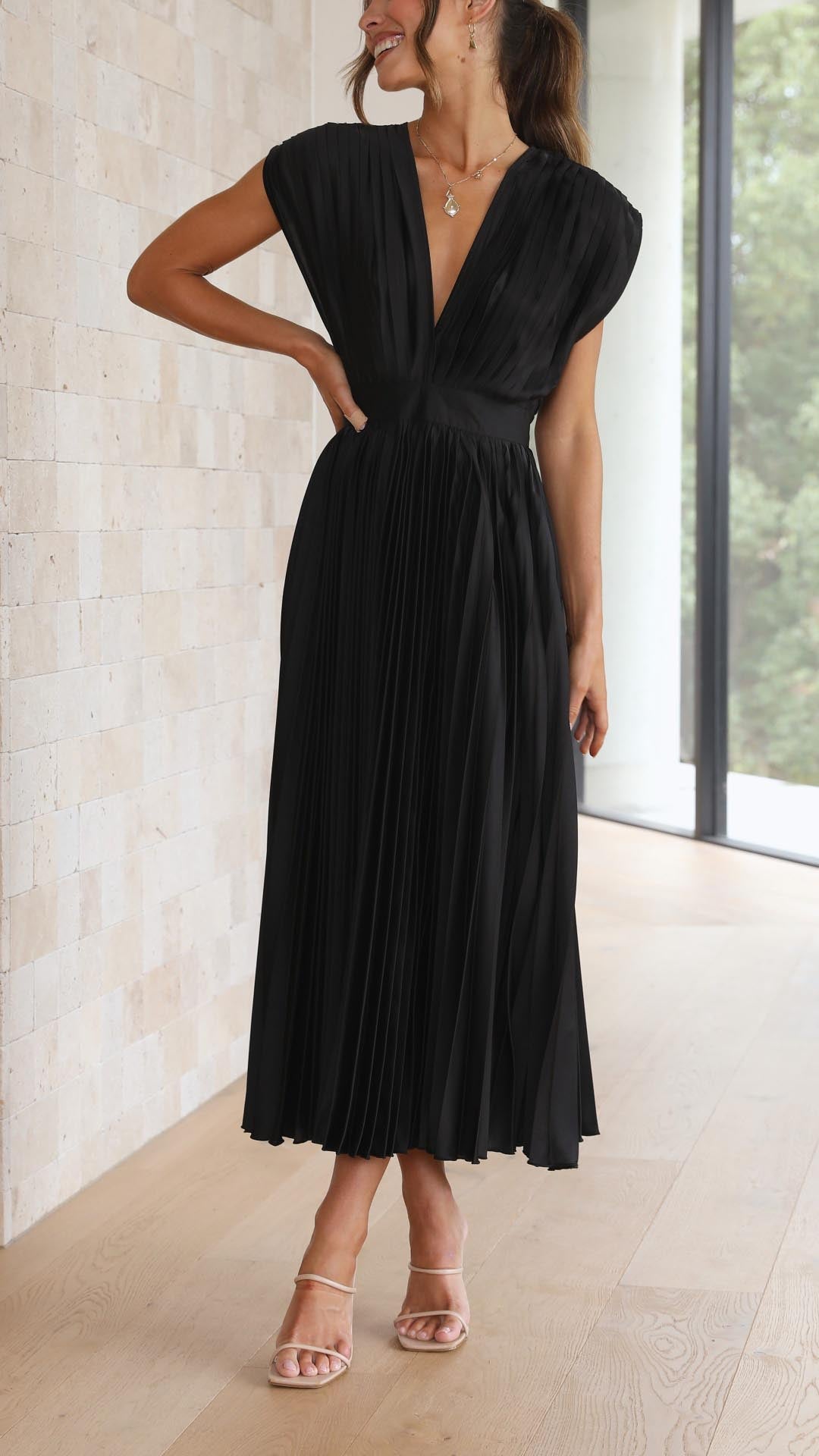 Isla | Elegant Pleated Dress