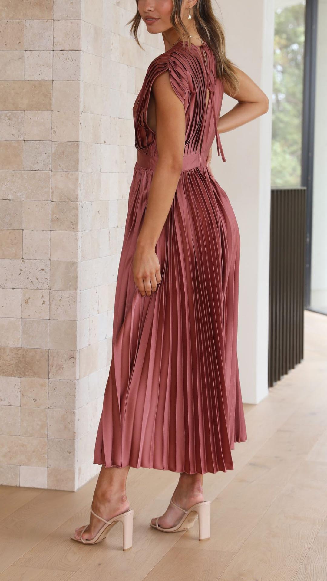 Isla | Elegant Pleated Dress