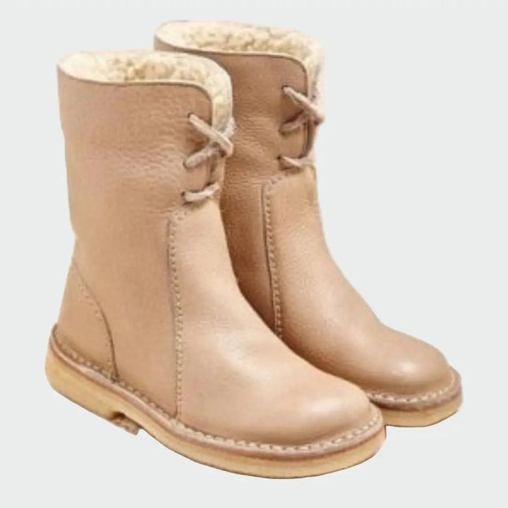 Waterproof leather boots with wool lining
